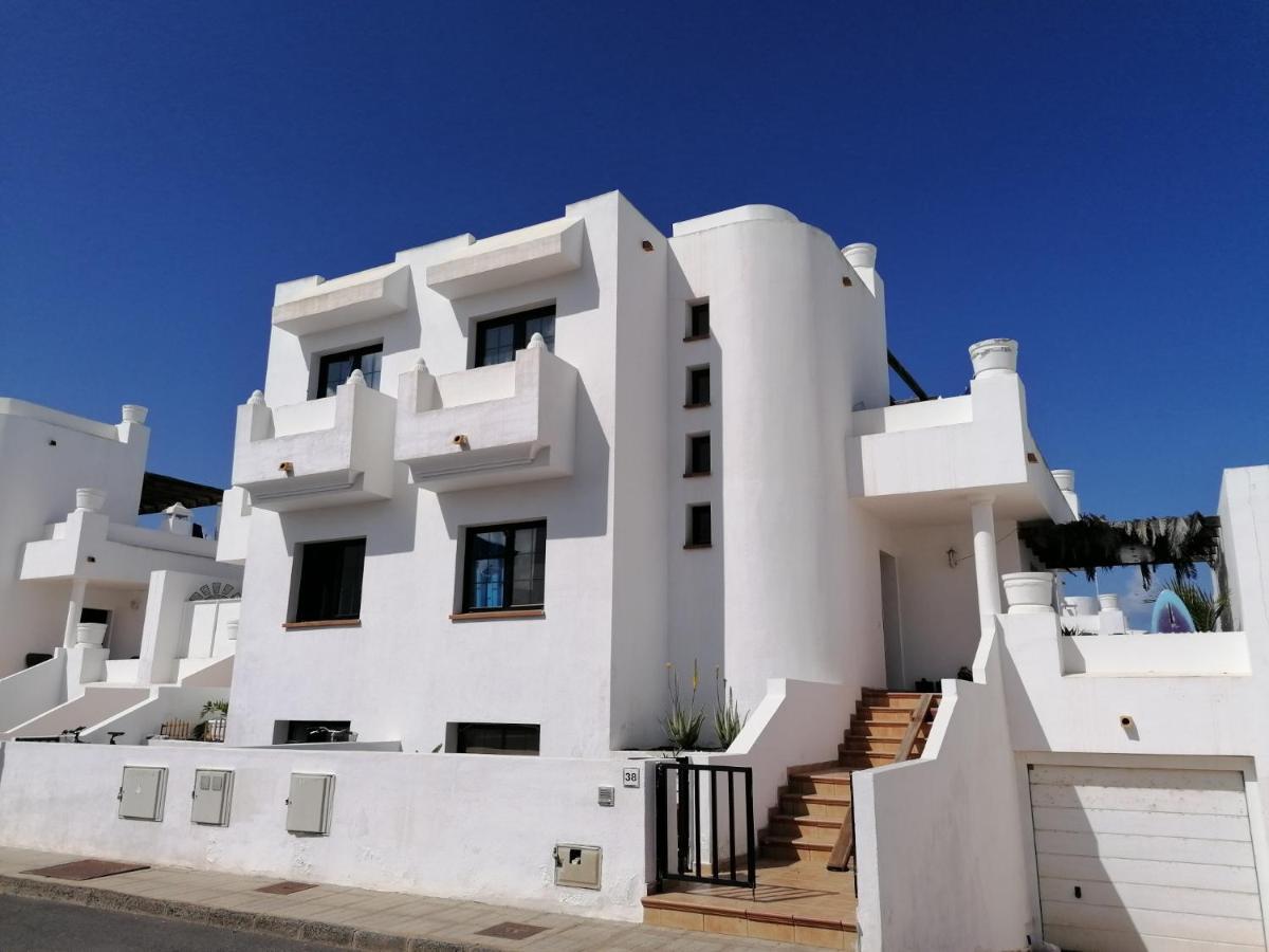 Surf Dream House Hostel Corralejo Exterior photo