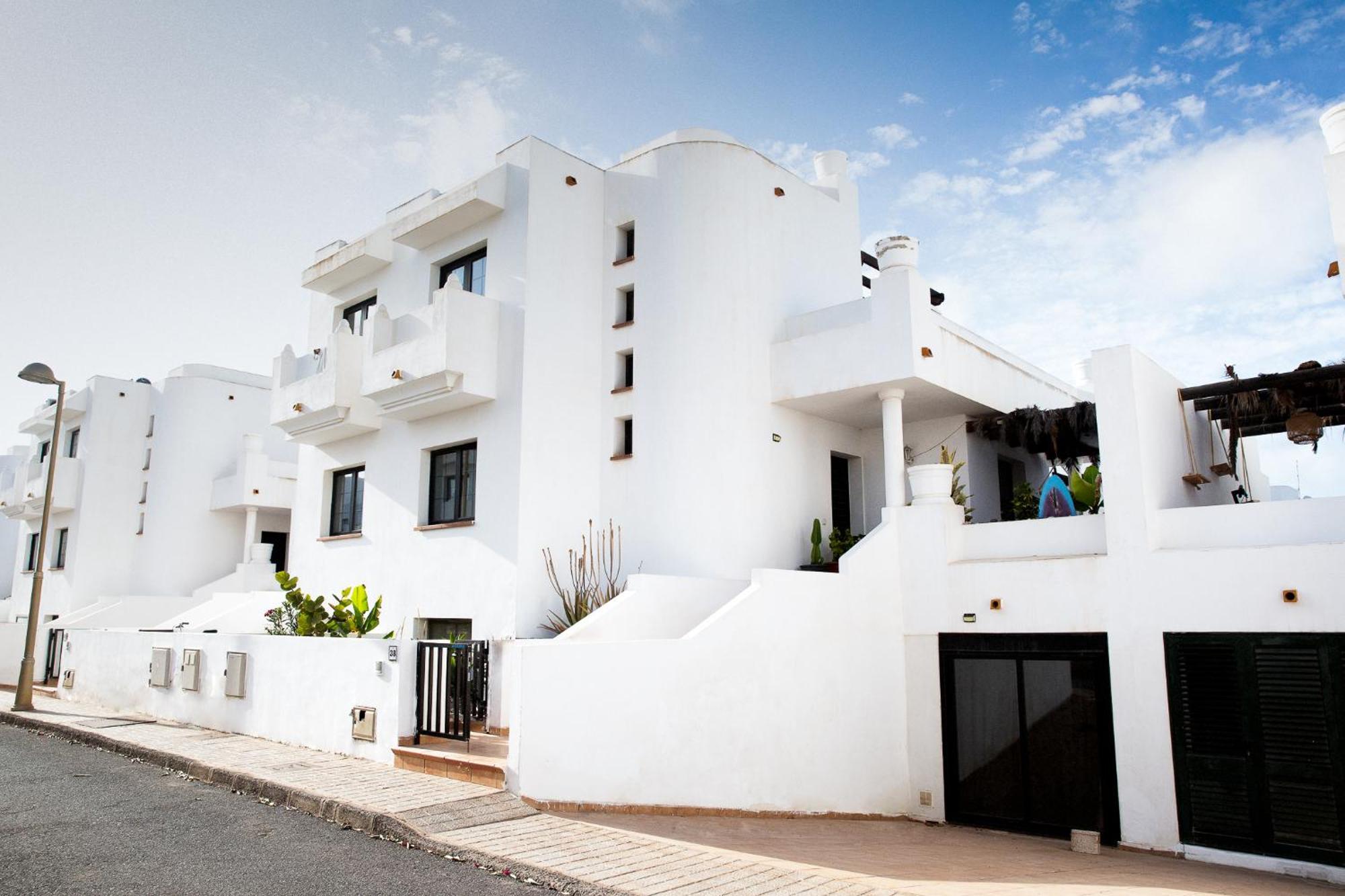 Surf Dream Surfhouse Hostel Corralejo Exterior photo